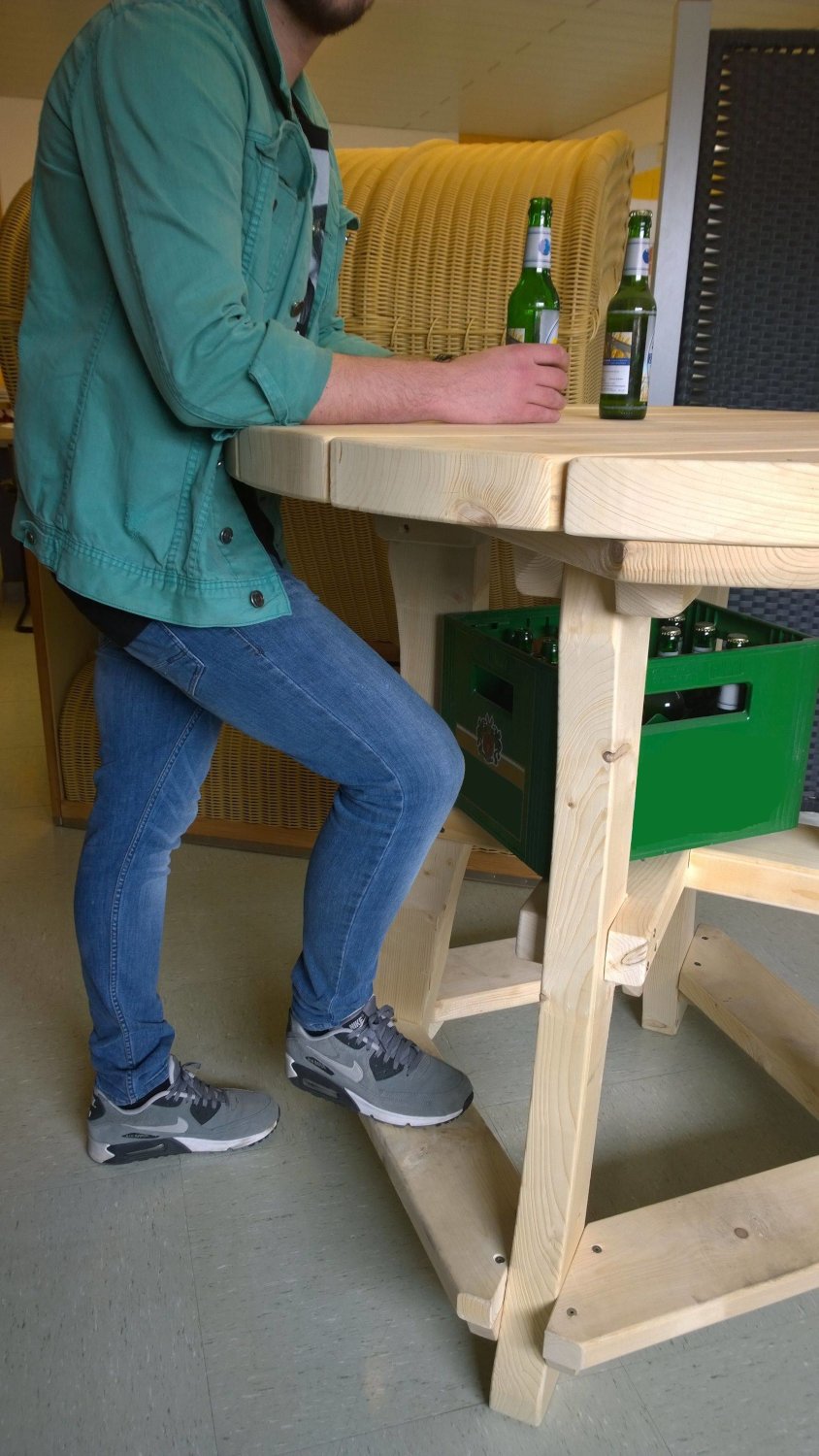 Extra-stabiler Holz-Stehtisch