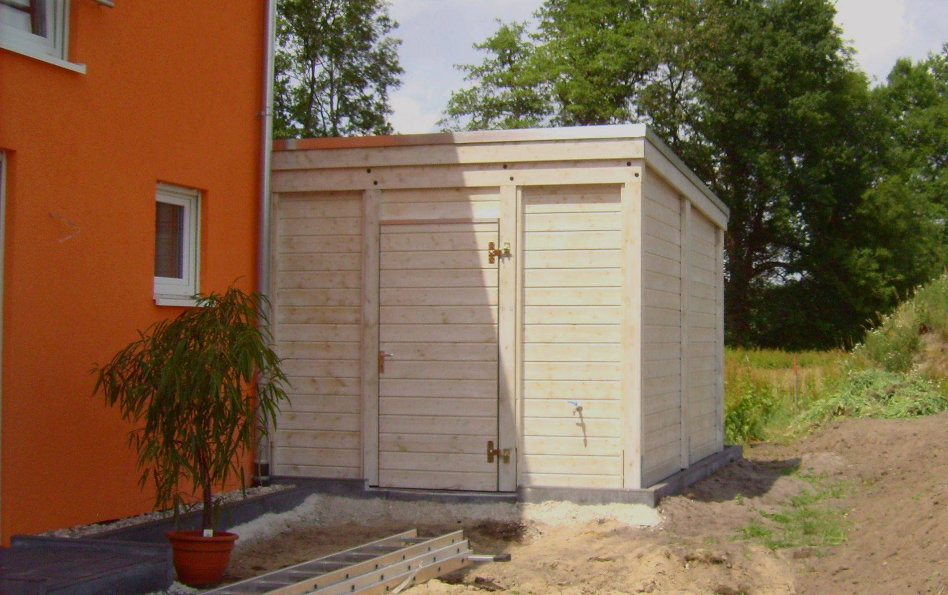 Abstellraum hell lasiert