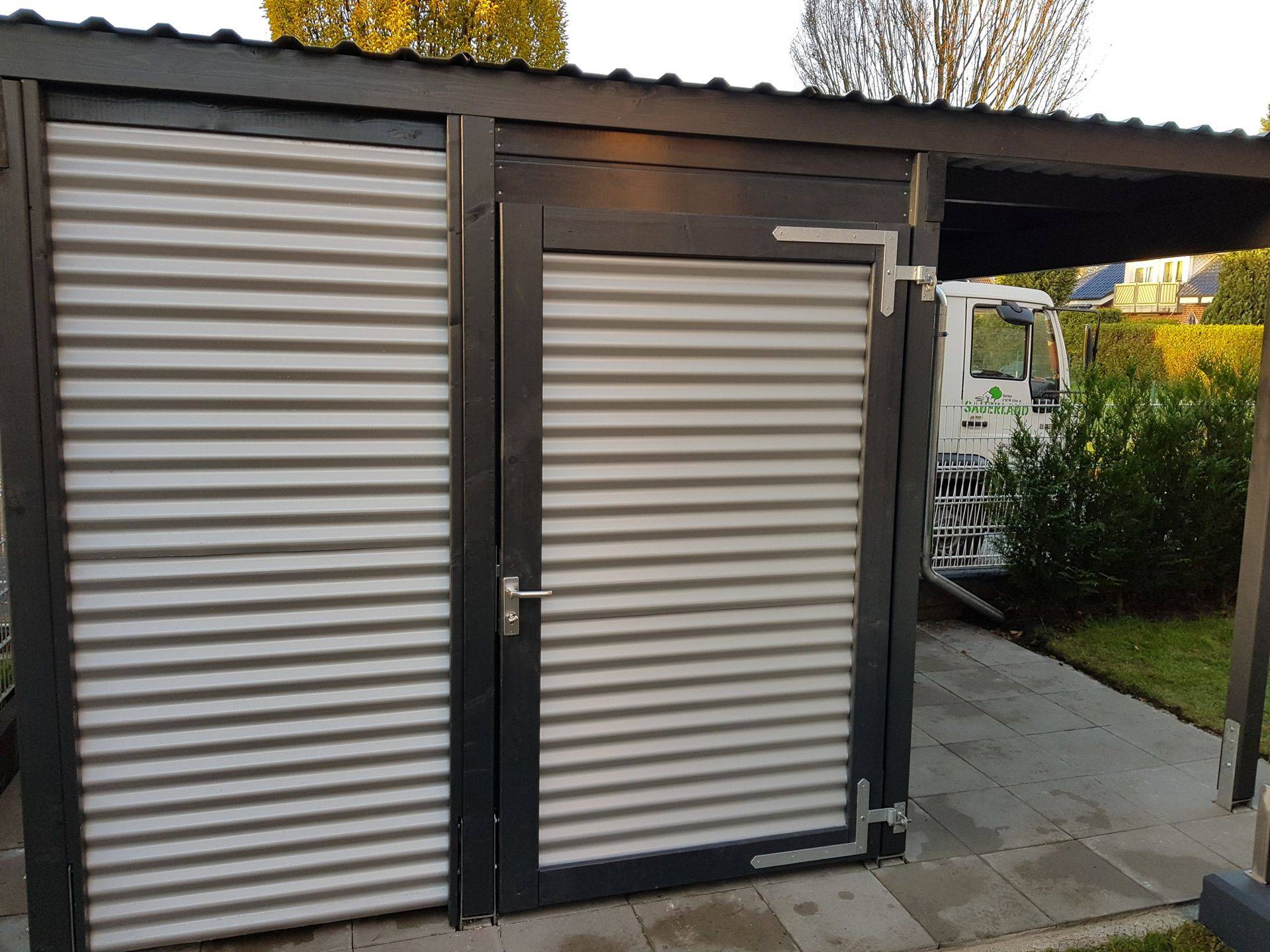 Abstellraum mit Aluminiumwänden