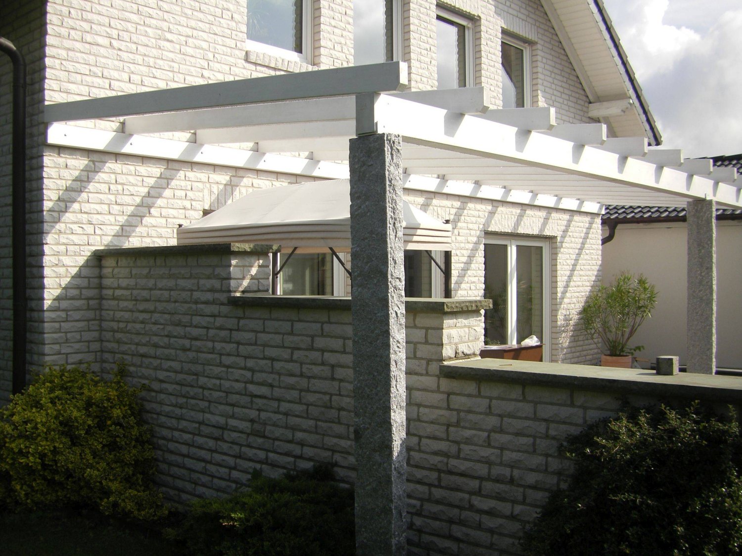 Pergola auf Granitpfosten