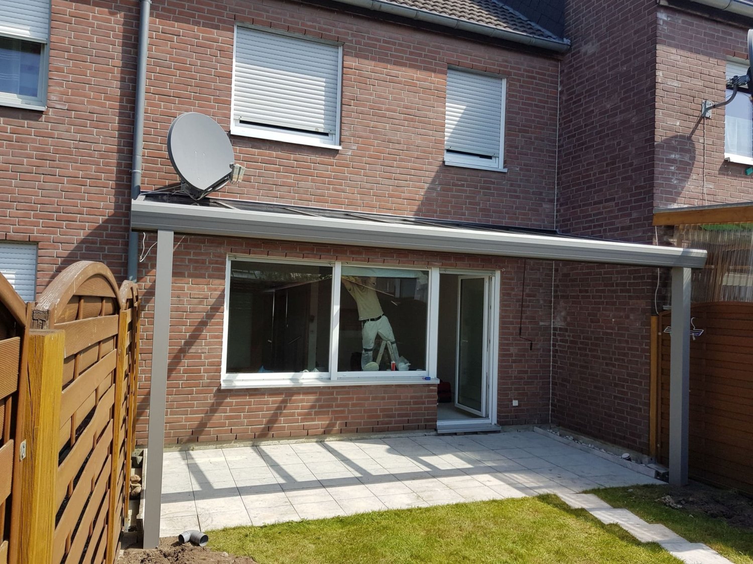 Terrassenüberdachung aus Aluminium mit Glaseindeckung