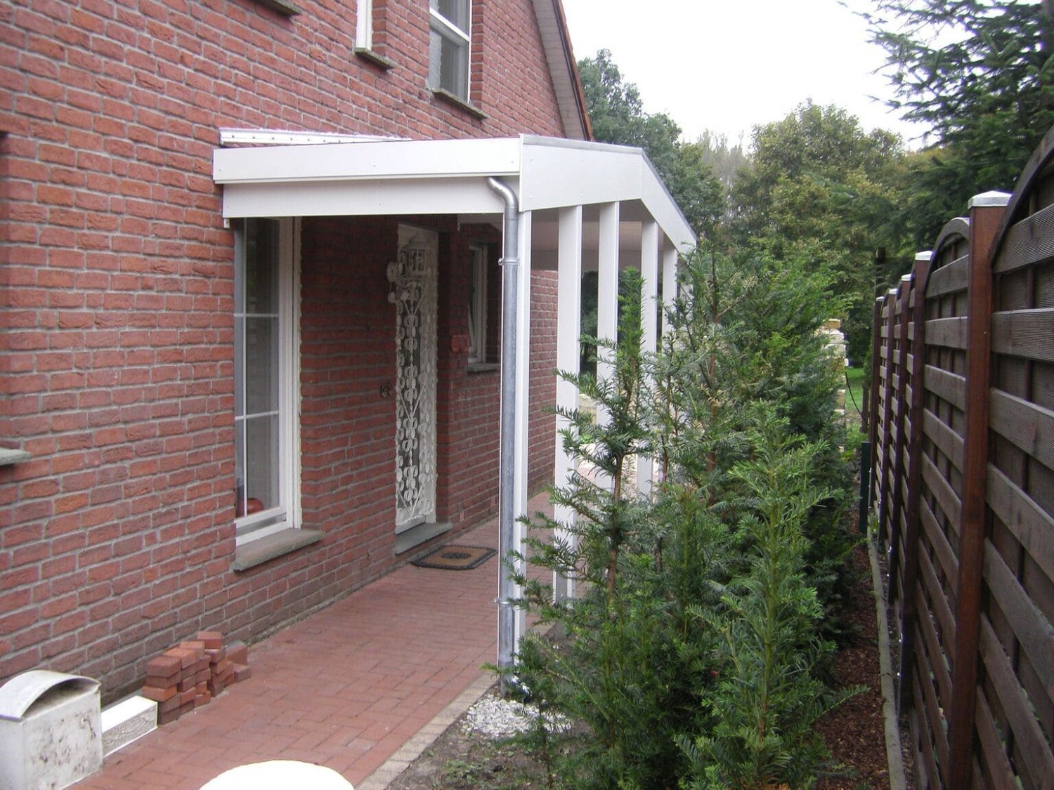 Individuelle Haustürüberdachung