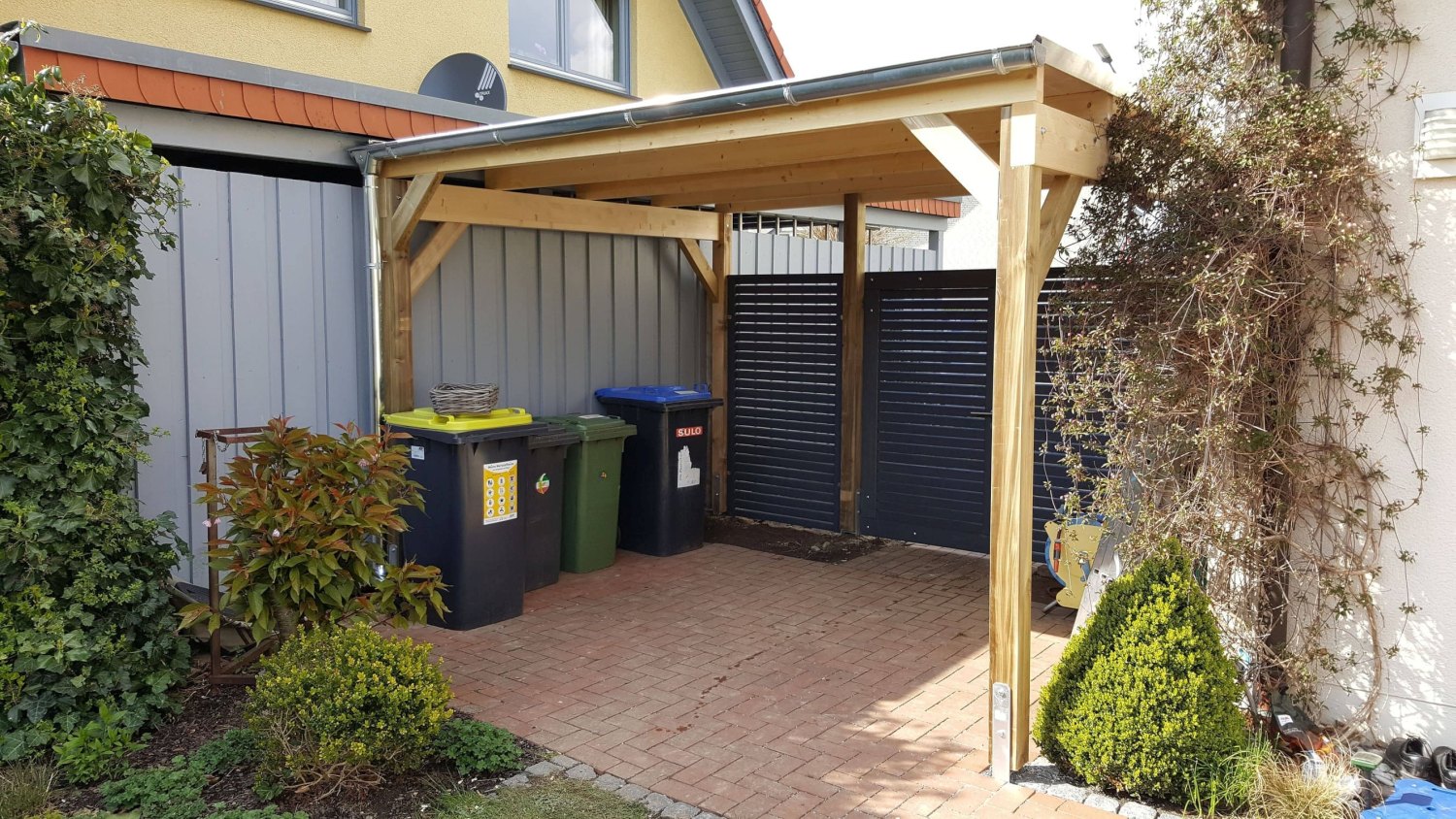 Überdachung mit Rhombuselementen, rückseitig