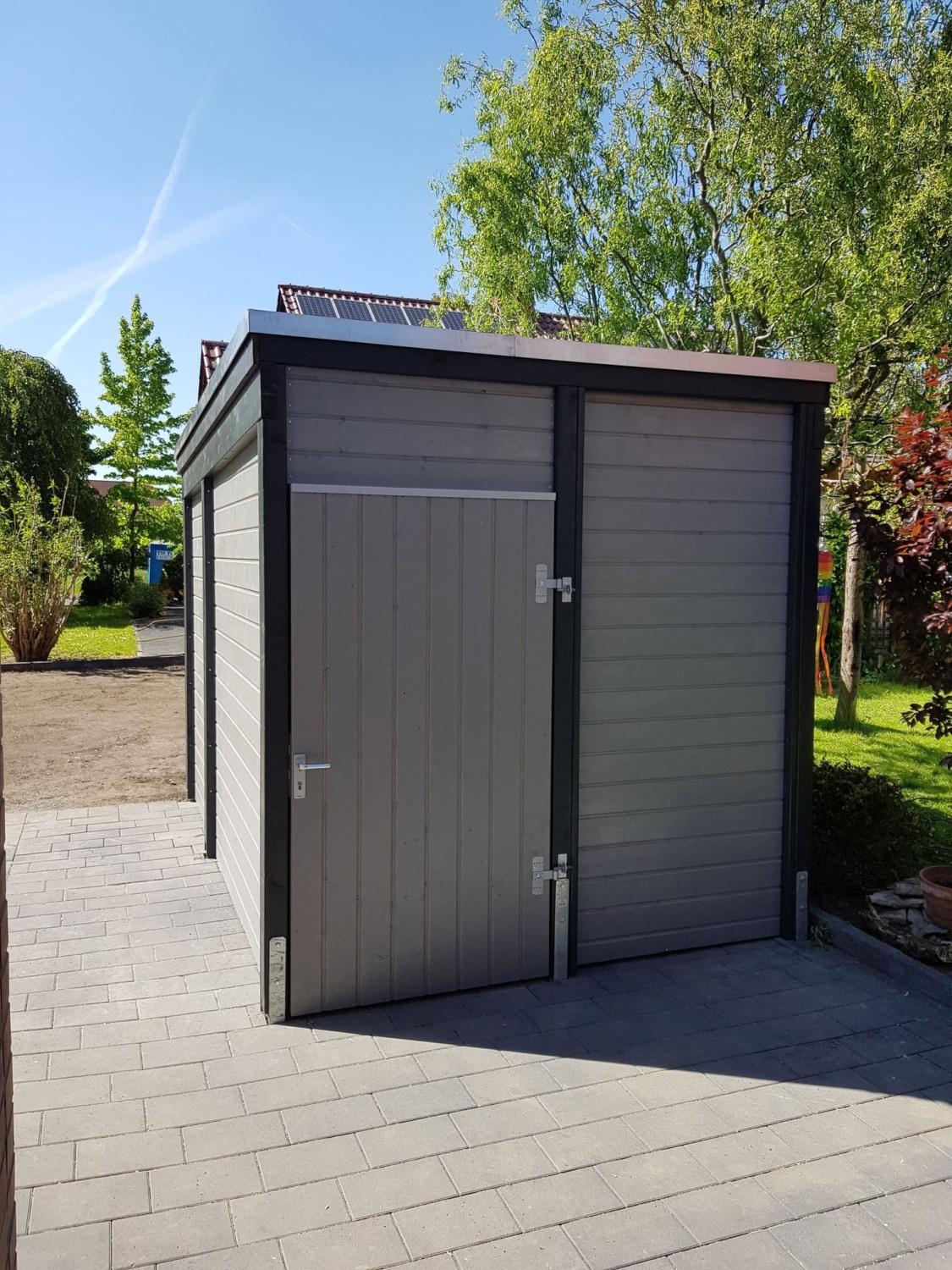 Abstellraum einfach, verschiedene Grautöne