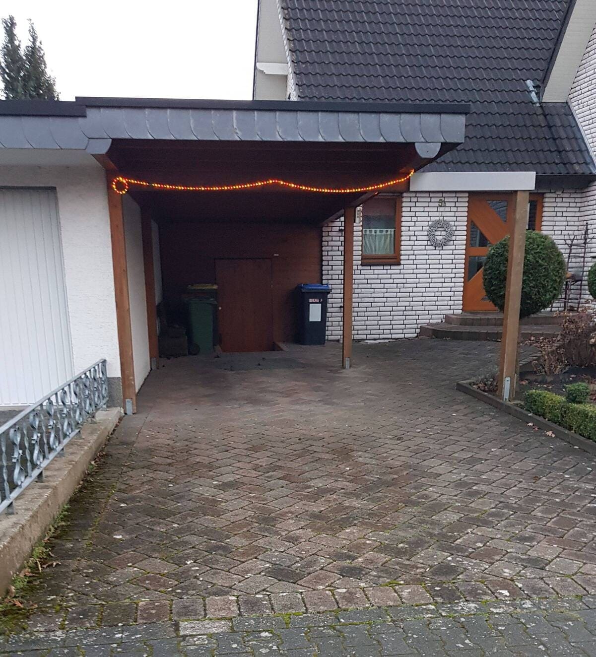 Carport-Spezialkonstruktion mit rückgelagertem Pfosten