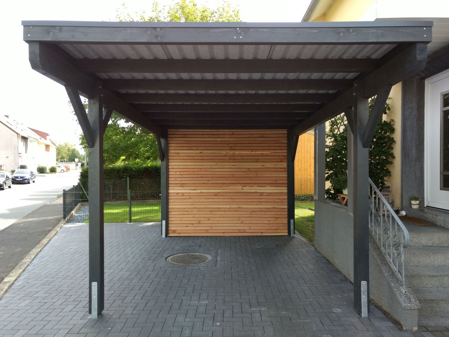 Carport mit Abstellraum, Rhombus-Verkleidung