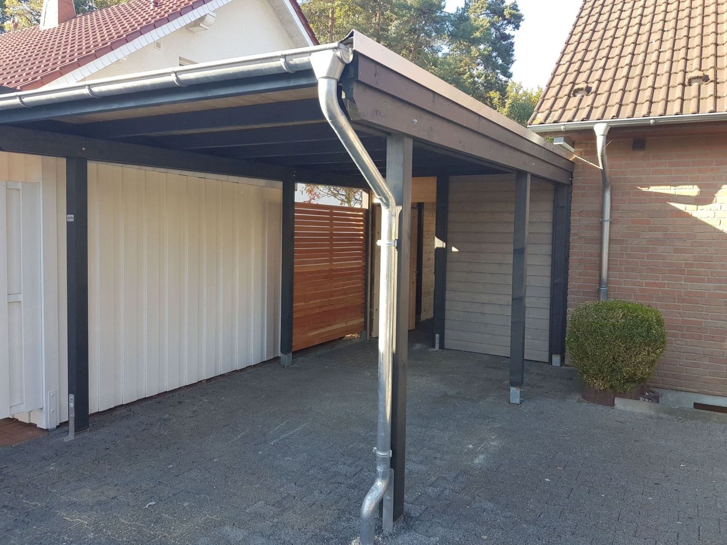 Carport individuell verkleidet mit Tür