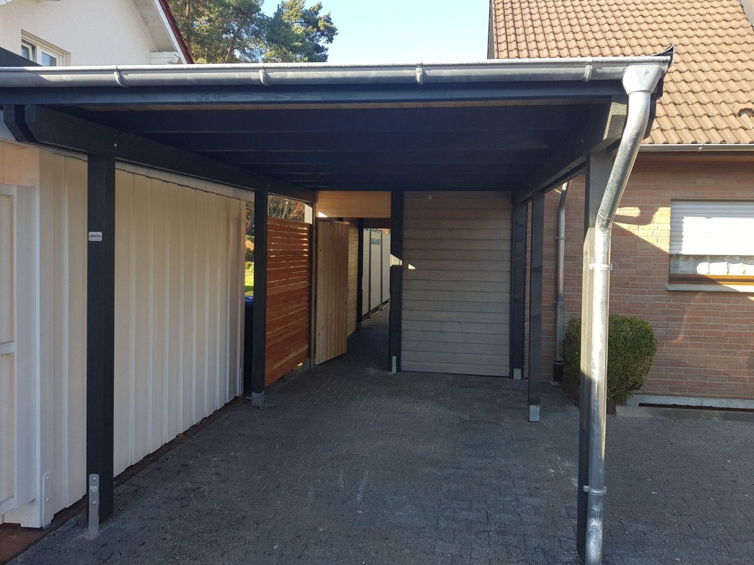 Carport individuell verkleidet mit Tür