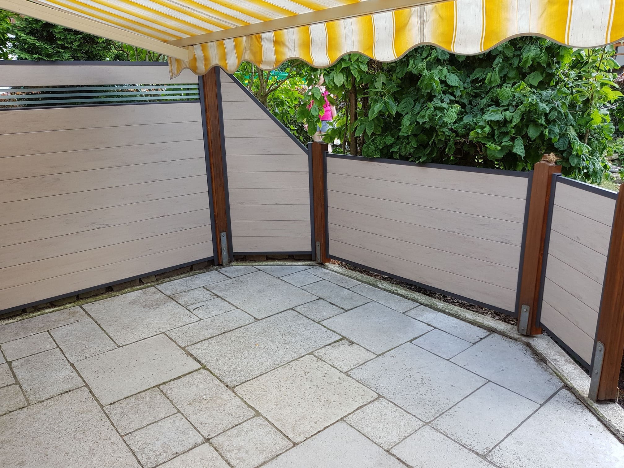 Zaun bzw. Brüstung aus WPC und Holz