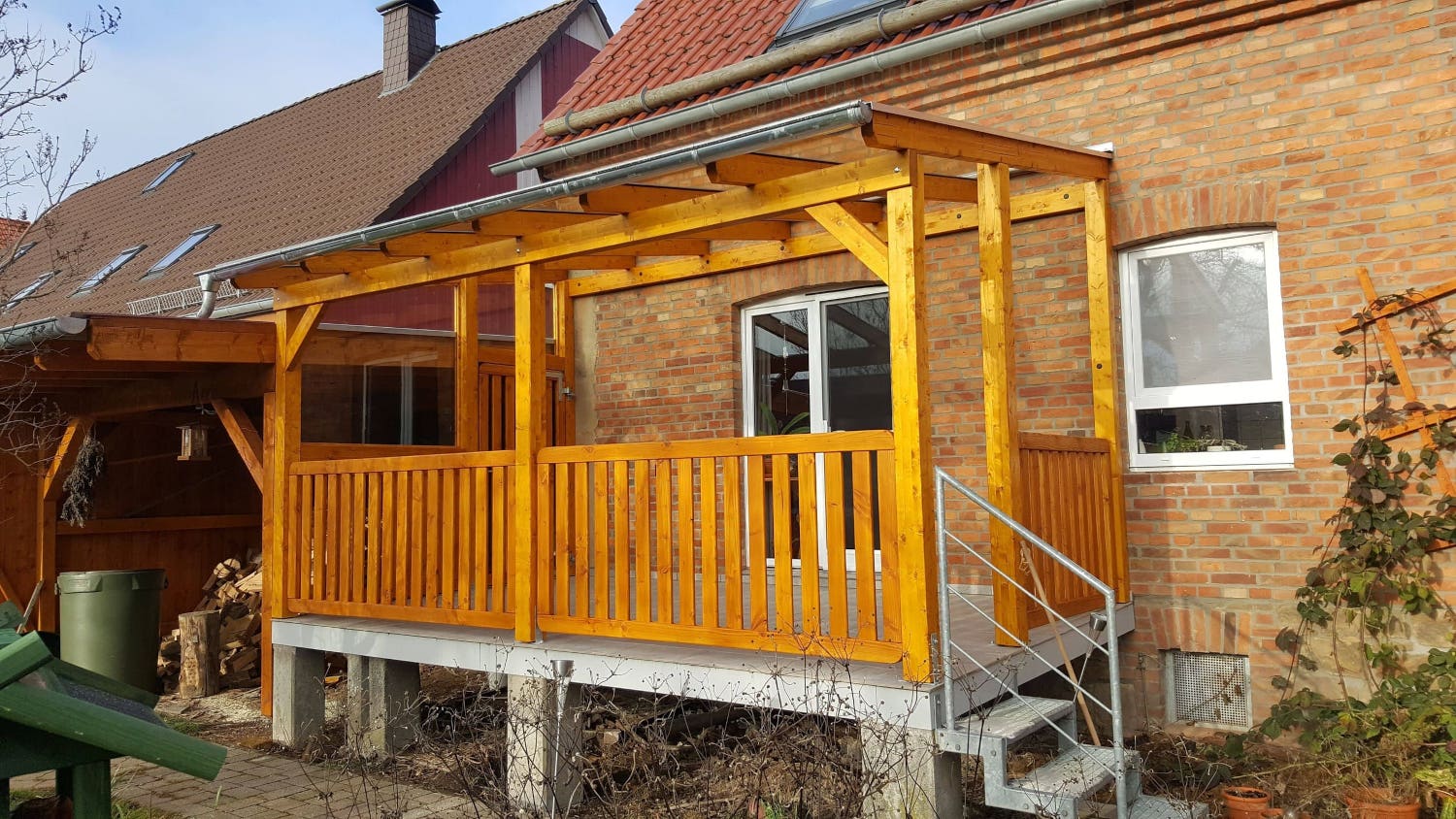 Terrassenüberdachung mit Brüstung