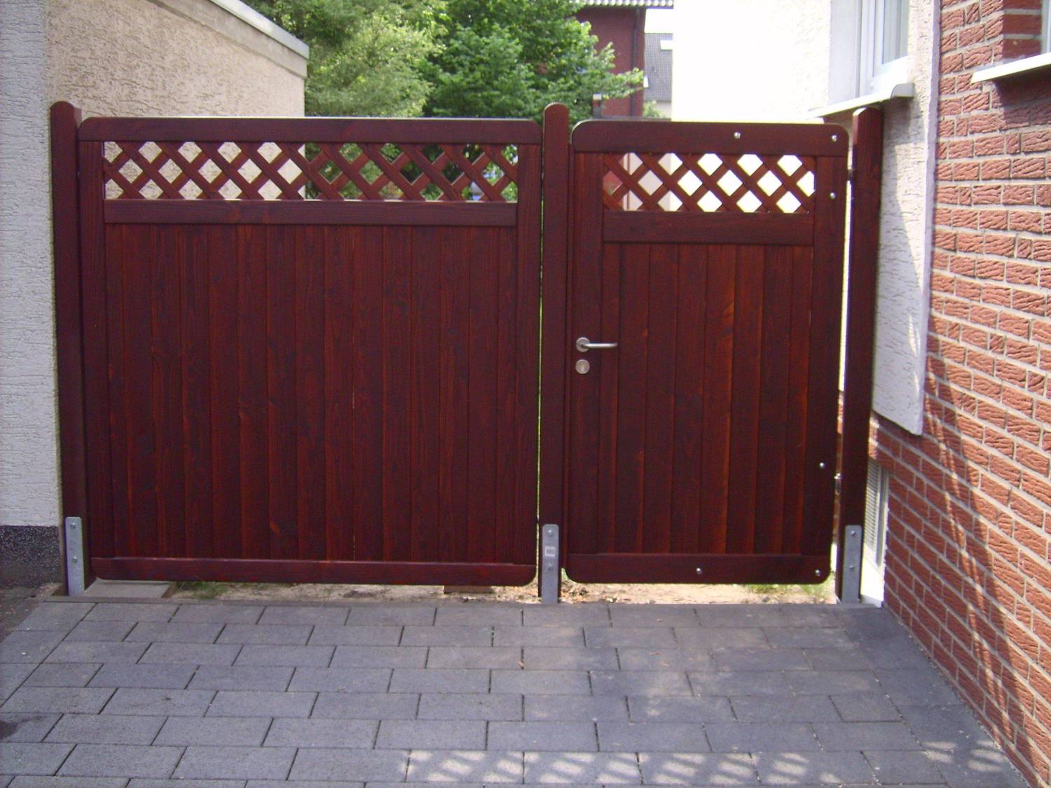 Massives Zaun- und Torelement aus Douglasie