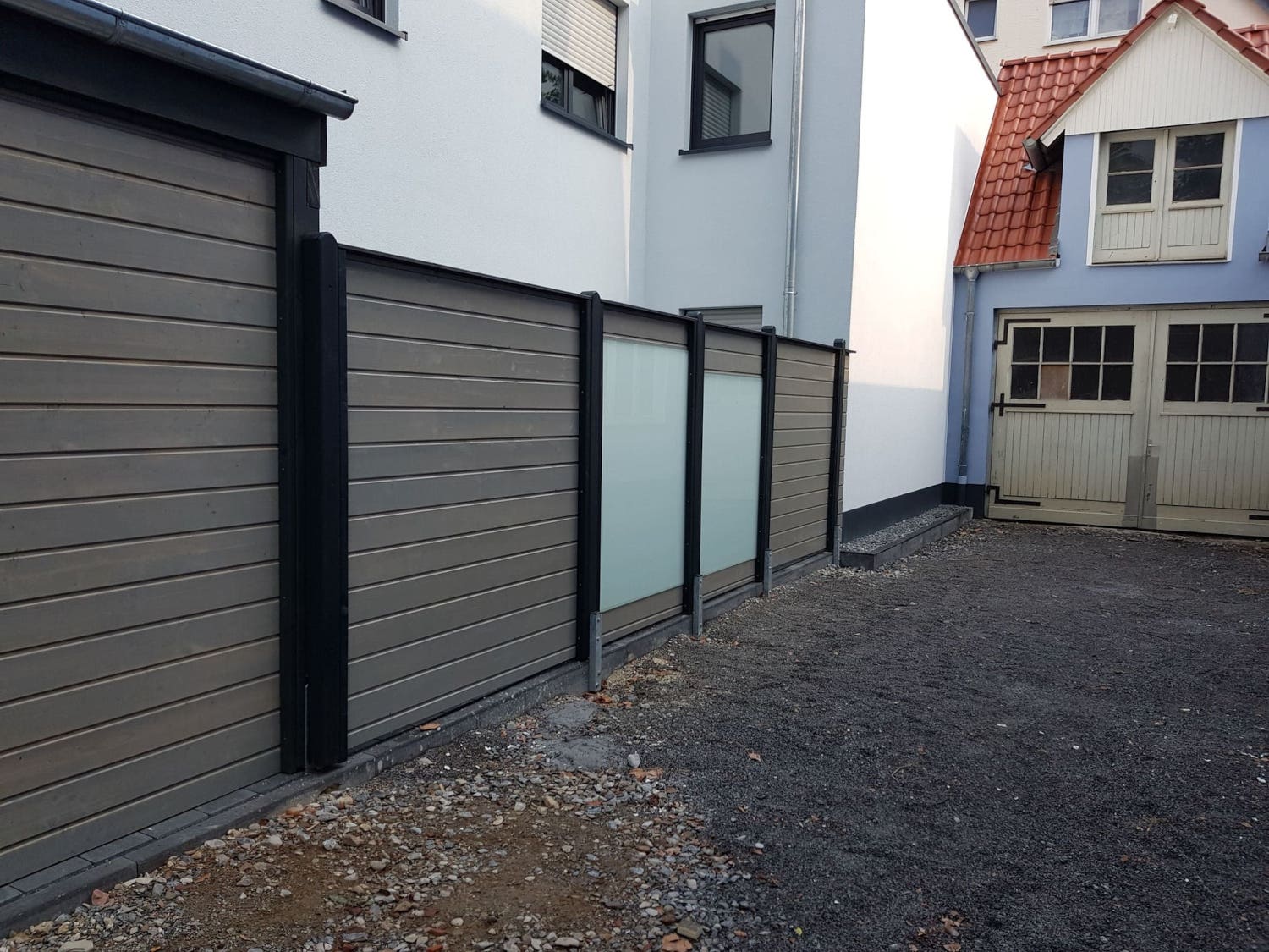Zaunverlängerung an Carport mit Glasscheiben