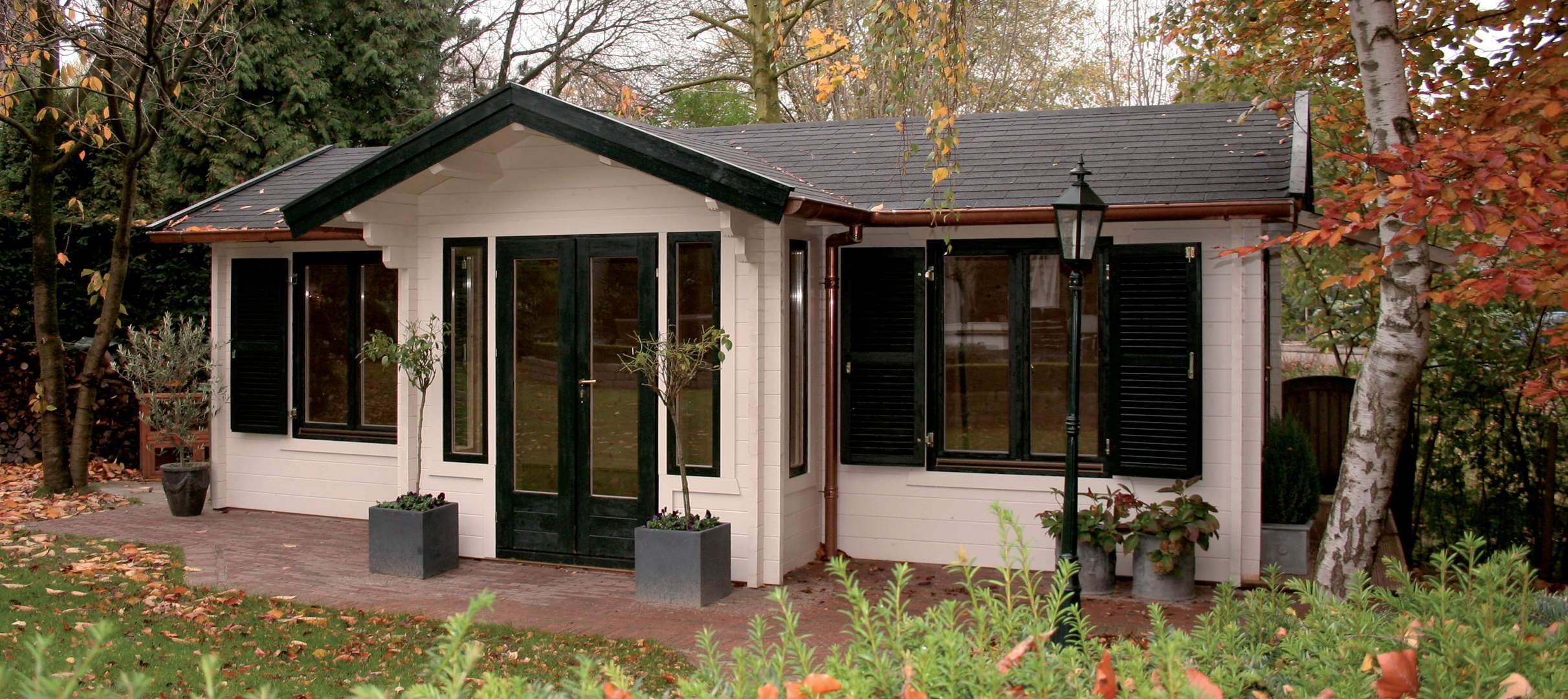 Großes Gartenhaus mit Giebel