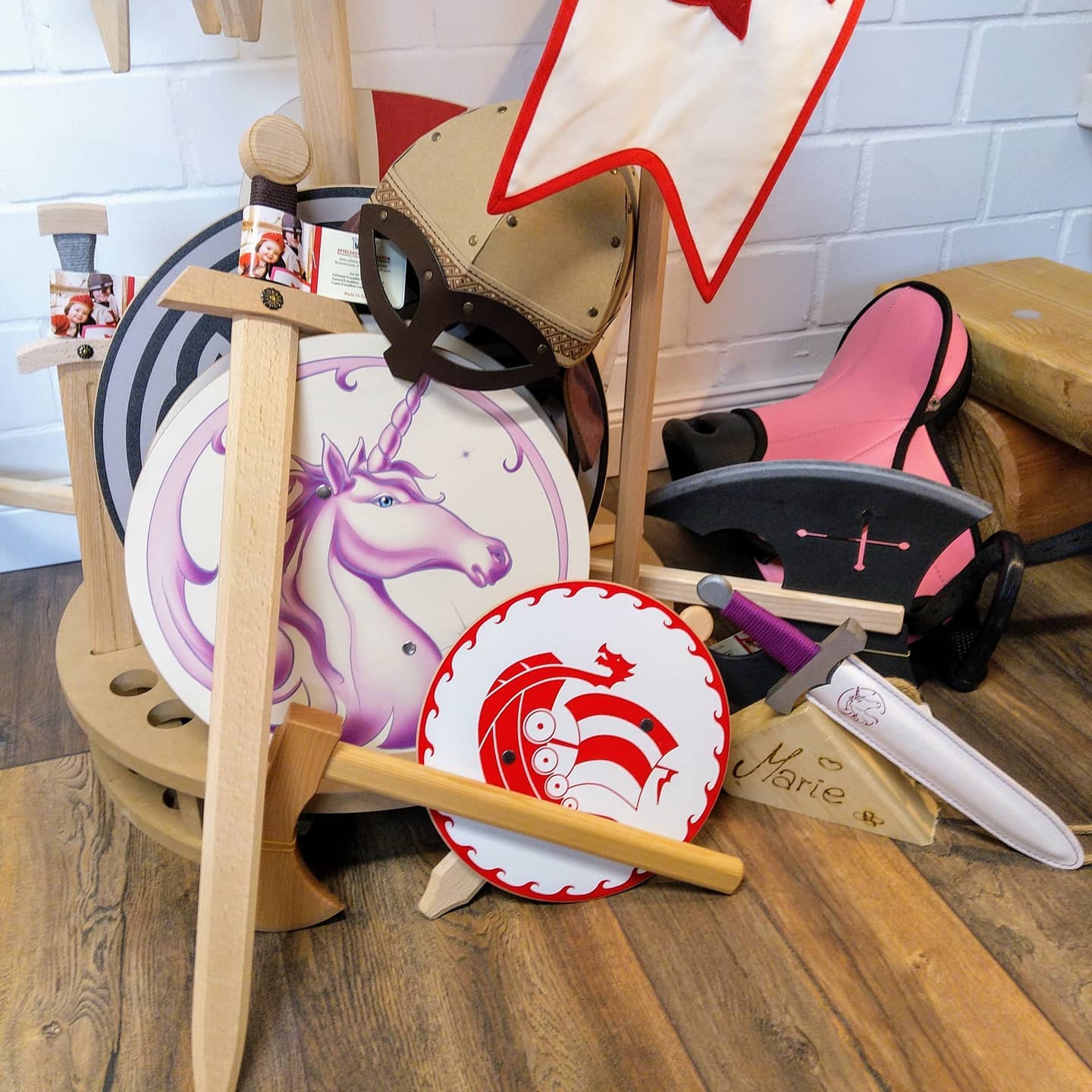 Kinderspielzeug Zubehör für Ritter und Pferde