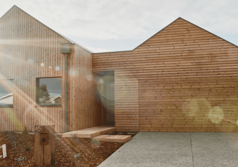 Haus mit Holzfassade Lunawood Thermoholz