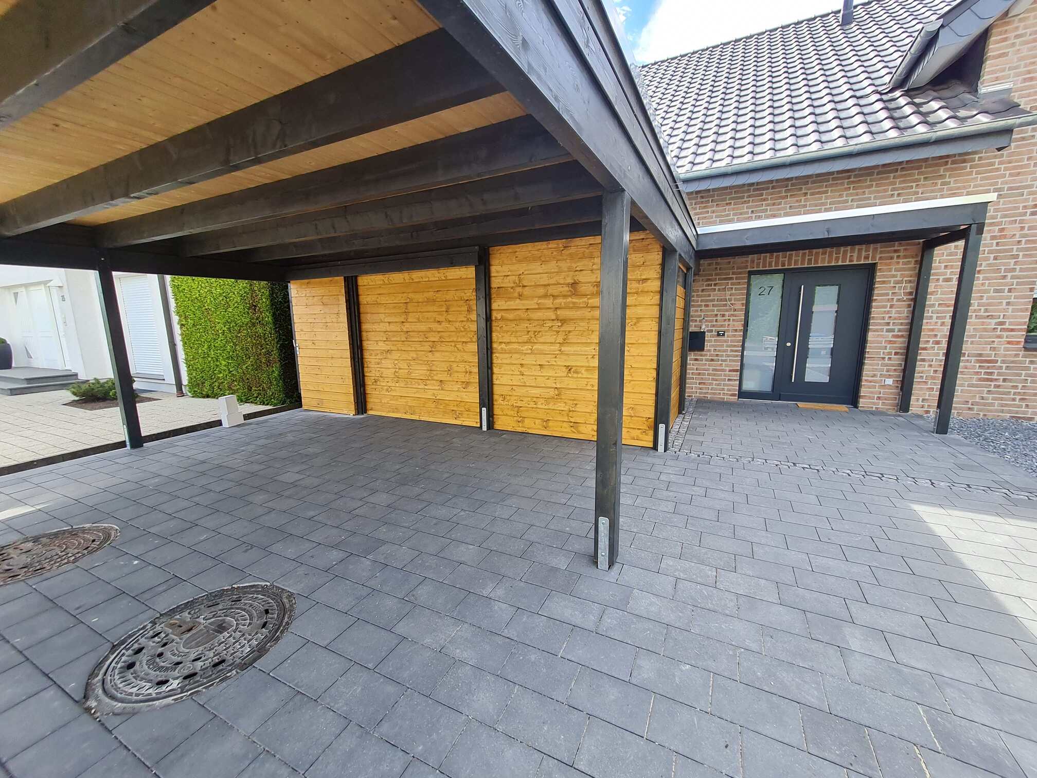 Carport mit Haustürüberdachung