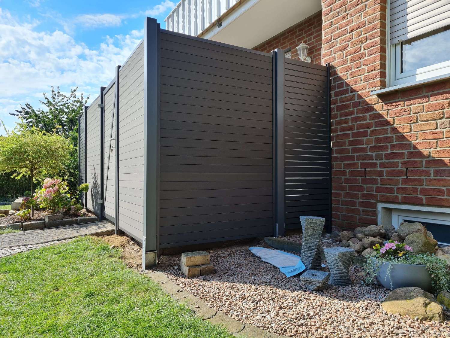 TraumGarten WPC und Aluminium Rhombuszaun