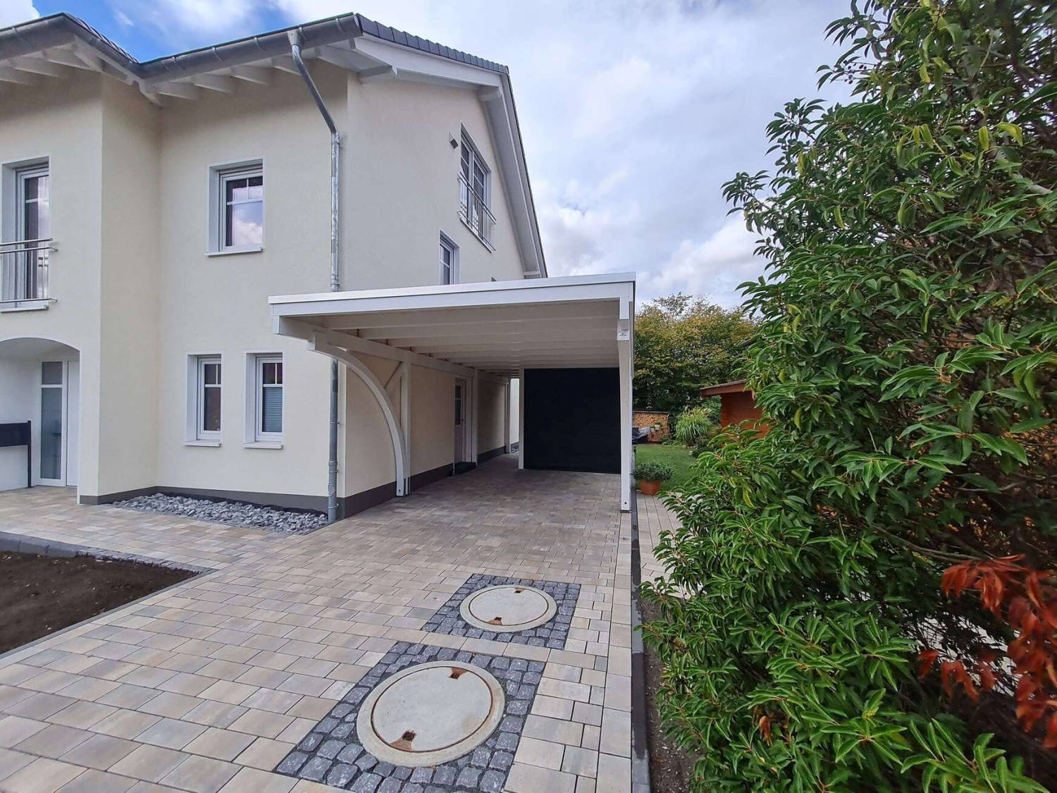 Carport weiß mit Bogen