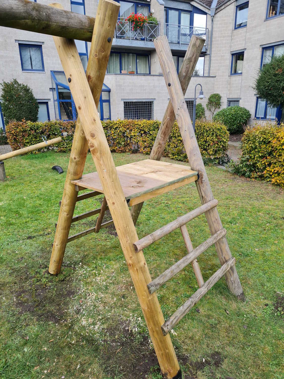 Klettergerüst mit Podest