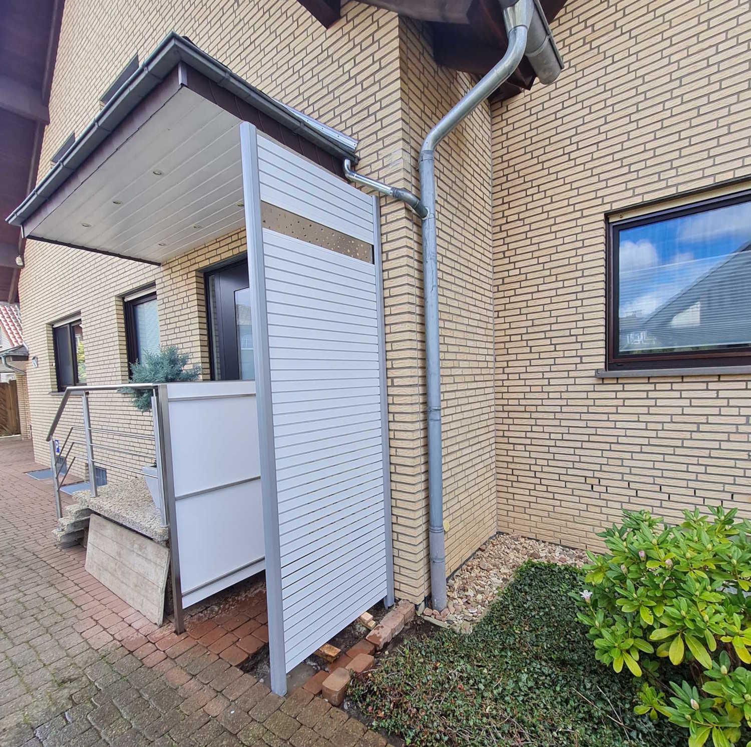 Sichtschutz draußen an Haustür