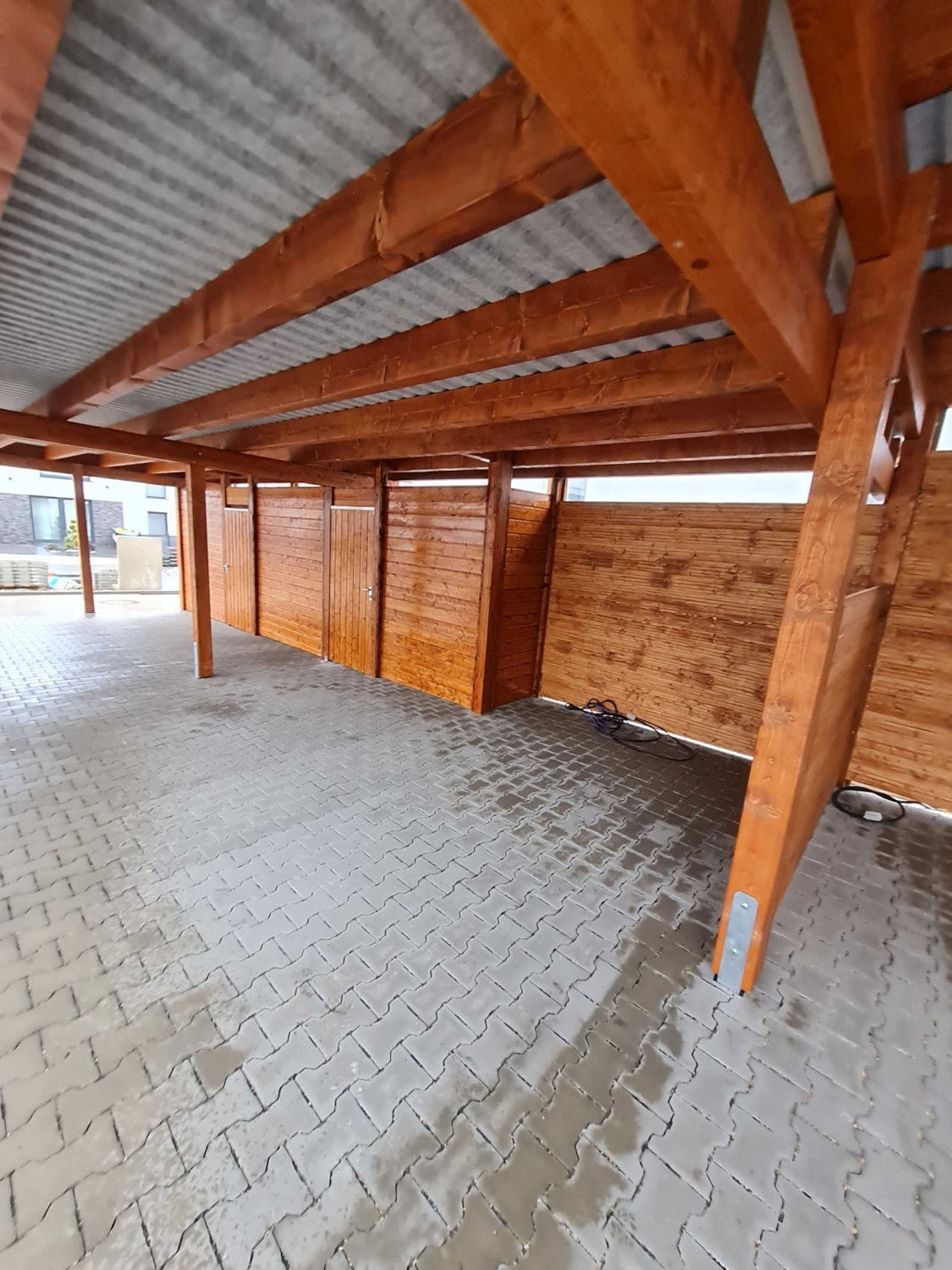 Carport aus Holz dunkelbraun