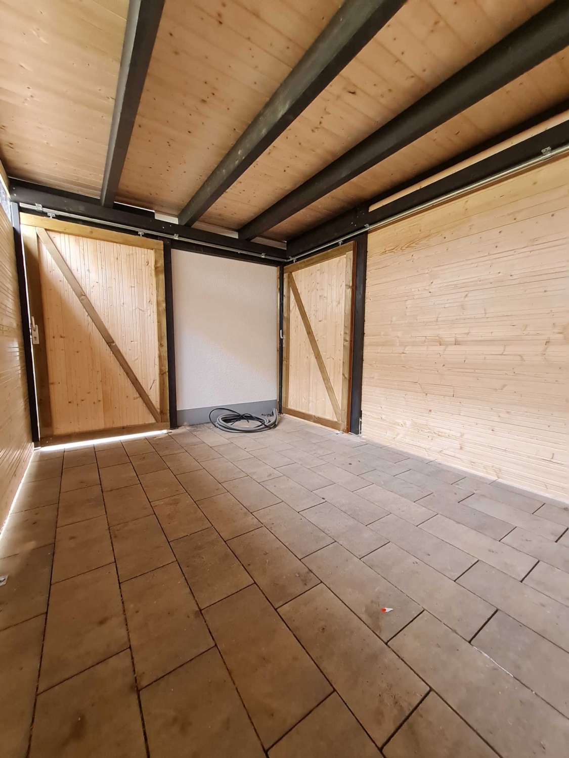 Abstellraum Holz dunkelgrau/natur, innen