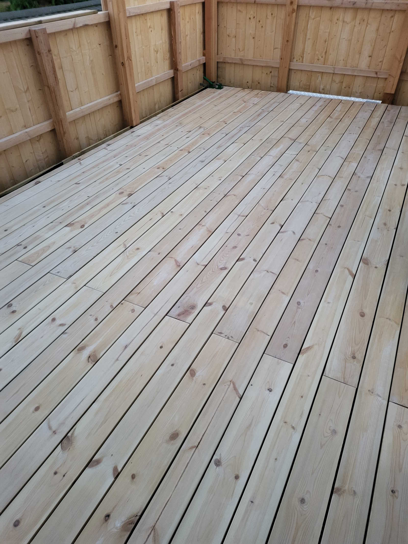 Terrassenboden hell Holz