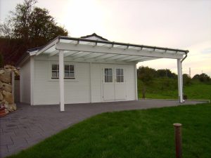 Gartenhaus mit Glasüberdachung