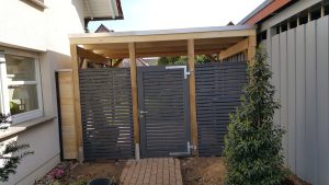 Überdachung mit Rhombuselementen, torseitig