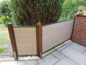 Zaun bzw. Brüstung aus WPC und Holz