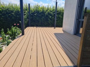 Terrassenboden hell Holz