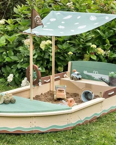 Muddy Buddy Sandkasten in Schiffsform